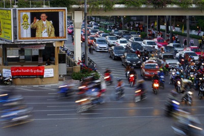 タイ流通大手セントラル　２０１２年売上高３割増、１８３３億バーツ 画像