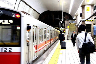 御堂筋線なんば駅、階段の一部供用開始とトイレの一部閉鎖を発表 画像