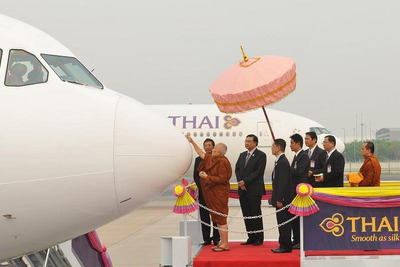 タイ国際航空、新導入の旅客機に聖油を塗る式典を挙行 画像