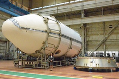 川崎重工、H-IIBロケット4号機向け衛星フェアリングをJAXAに納入 画像
