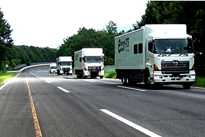 NEDO、大型トラックの隊列走行実験に成功…車間4m 画像