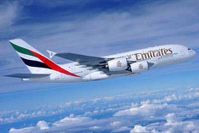 エミレーツ航空の エアバス A380 がバルセロナに初のタッチダウン 画像