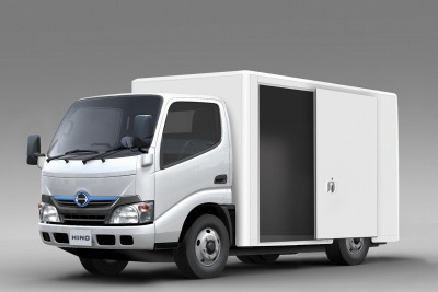 日野、超低床・前輪駆動のEV小型トラックを開発 画像