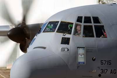ロッキード・マーチン、ディエス空軍基地にC-130Jスーパーヘラクレスを搬送 画像