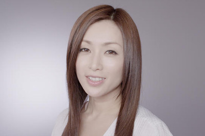 酒井法子が芸能活動再開後初のテレビCM……「マンモスうれぴ」も飛び出す 画像