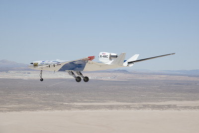 ボーイング、X-48Cリサーチ用航空機のフライトテストを完了 画像