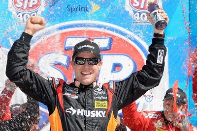 【NASCARスプリントカップ 第8戦】マット・ケンゼス、周到なレースでカンザスを制す 画像