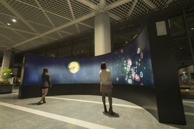 成田空港、アート作品をデジタルサイネージで提供…チームラボと連携 画像
