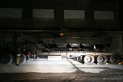 【ニコニコ超会議2】10式戦車は自走で展示スペースへ進入 画像