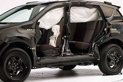 【IIHS衝突安全】トヨタ RAV4 新型、最高の安全性評価 画像