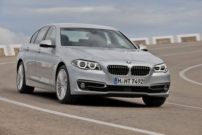 BMW 5シリーズ、初の大幅改良…内外装をアップデート 画像