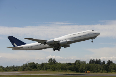 ボーイング、747-8の認可の為の飛行テストに成功 画像