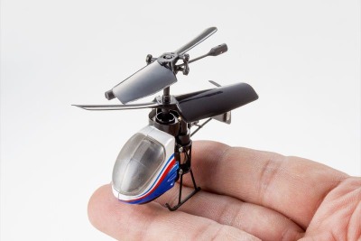 バンダイ子会社、全長65mmの世界最小RCヘリを発売 画像