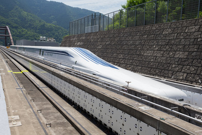 JR東海、リニア「L0系」5両編成で初公開…中央新幹線の営業車両 画像