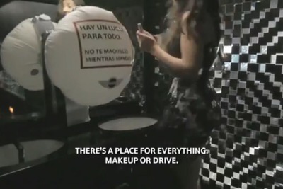 MINI、メキシコでユニークな安全キャンペーン…「運転中、化粧はやめよう」［動画］ 画像