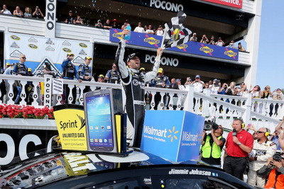 【NASCARスプリントカップ 第14戦】ジョンソン、ペナルティーの1週間後にポコノを制す 画像
