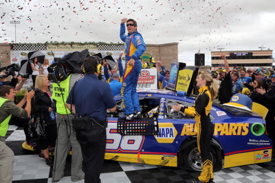 【NASCARスプリントカップ 第15戦】トヨタ カムリのトルゥエクス・Jr、218レース無勝利記録を打破 画像