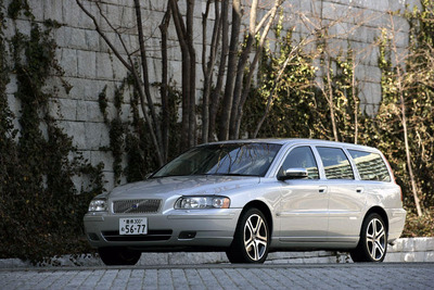 【ボルボ V70ダイナミックエディション詳報】　クールに仕上げたボルボの限定車 画像