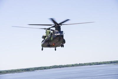 ボーイング、カナダ空軍に最初のCH‐147Fチヌーク・ヘリコプターを配送 画像
