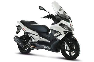 アプリリア、SR Max 125 を発売…走りを楽しむ原付二種スクーター 画像