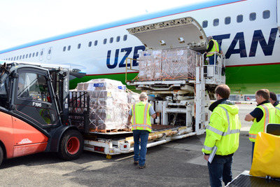 ボーイング、ウズベキスタン航空と協力してタシケントに医療物資を輸送 画像