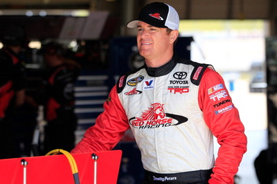 【NASCARキャンピングワールド 第9戦】トヨタ、T・ペターズが今季初勝利 画像