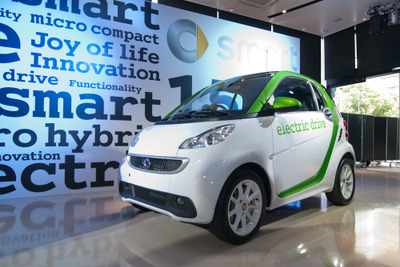 【スマート フォーツーEV 試乗】シティ・コミューターとしての使い方が一番…岩貞るみこ 画像