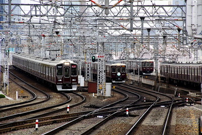 阪急阪神HD、グラングロント大阪効果で鉄道増益…2013年度4～6月期連結決算 画像