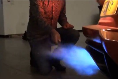 ランボルギーニ アヴェンタドール、ソーセージを焼く［動画］ 画像