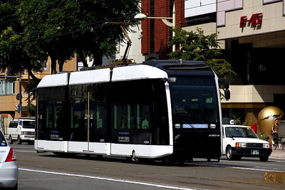 札幌市電の新型低床車、愛称は「ポラリス」に 画像