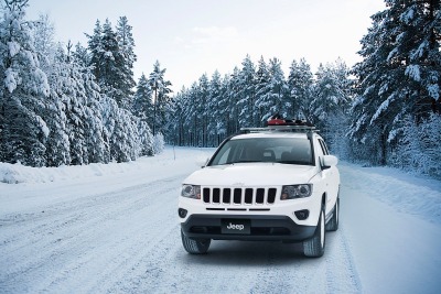 ジープ コンパス に雪山をイメージした限定車…ルーフラッククロスバーなどを装備 画像