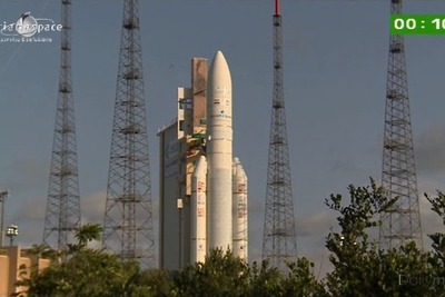 アリアンスペース社、人工衛星2基搭載のアリアン5ロケットの打ち上げに成功 画像