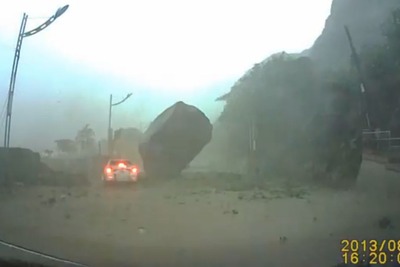 台湾で土石流による落石事故、危機一髪…瞬間映像［動画］ 画像
