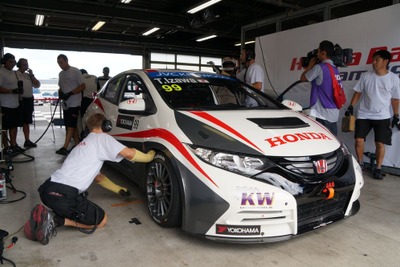 シビックWTCC、伊沢選手のテスト走行［写真蔵］ 画像