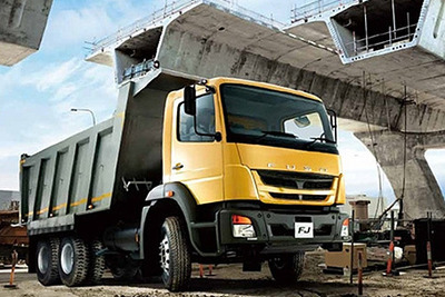 三菱ふそう、ケニアでアジア・アフリカ向け大型トラック FJ を初公開 画像