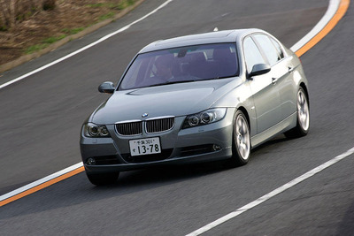 【BMW 3シリーズ詳報】流せばジェントル、踏めばスポーティな330i 画像