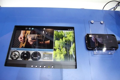 【CEATEC13】モバイル用OSの覇権争い激化、TIZEN IVIの実力は 画像
