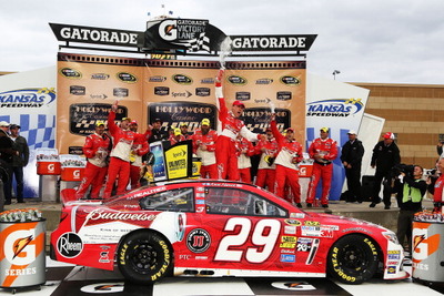 【NASCARスプリントカップ・チェイス 第4戦】ハーヴィック勝利、カイル・ブッシュはリタイア 画像