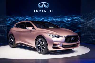 日産、英国工場の拡張工事を開始…インフィニティ Q30 生産へ 画像