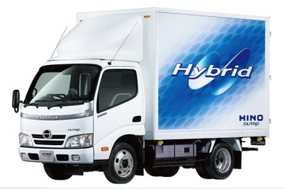 【東京トラックショー13】日野 デュトロ のハイブリッドシステムを冷凍機に活用 画像
