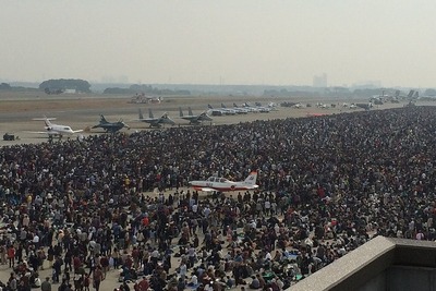 過去最高記録を軽々と破る32万人の来場者…入間基地航空祭 画像