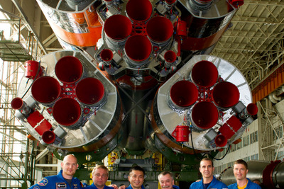 若田宇宙飛行士らが搭乗するソユーズ宇宙船、打上げに備えて射点に移動 画像