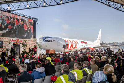 ボーイング、ライオングループNG737納入を祝う 画像