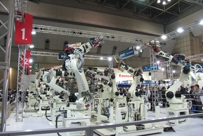 【国際ロボット展13】これぞ本当のロボットダンス！？　川崎重工業の産業ロボットに感動 画像
