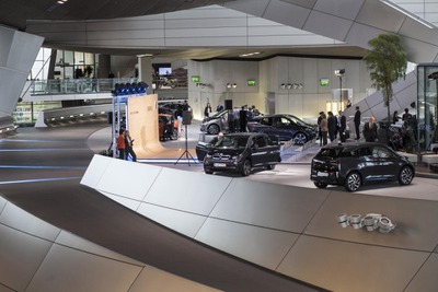 BMWの「i」、最初の市販車 i3 の納車を開始…ドイツ 画像