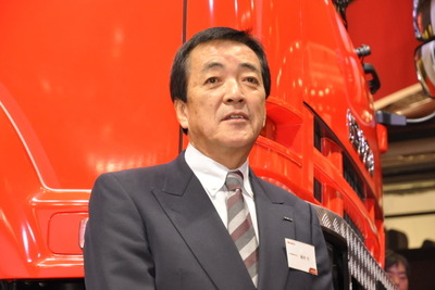 【東京モーターショー13】いすゞ 細井社長「2015年に大型CNGトラックを市場投入する」 画像