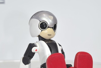 【東京モーターショー13】ロボット宇宙飛行士「キロボ」の地上クルー、「ミラタ」登場 画像