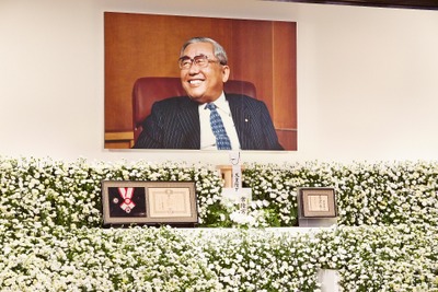 豊田英二トヨタ元会長お別れの会に3100人 画像