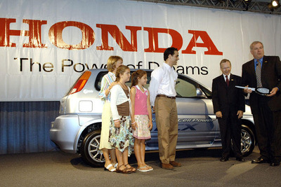 世界で初めて、個人の燃料電池自動車ユーザー…ホンダ FCX 画像