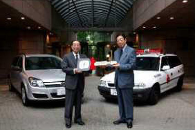 ヤナセ、アストラワゴン5台を日本赤十字社に寄贈 画像